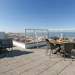 아파트 Rooftop Oasis *