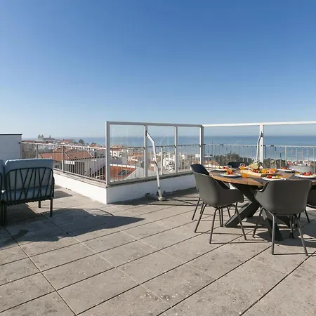 Apartment Rooftop Oasis *