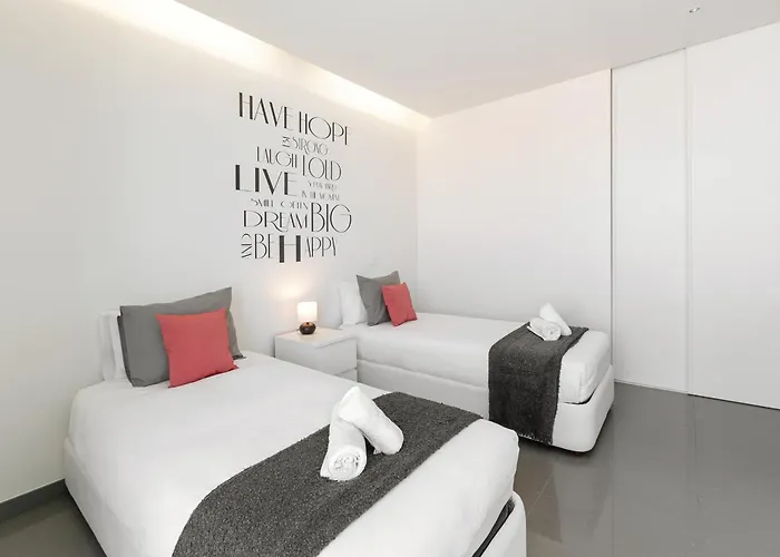 Rooftop Oasis نازاريه